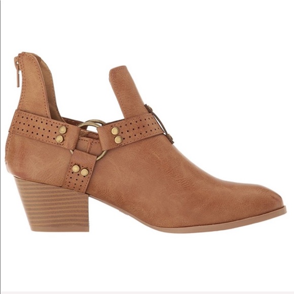 Saddle Burnished Harness Western Ankle Bootie - Picture 3 of 4